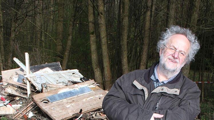 Architekt Jürgen Grimme fungiert als Sprecher der Anwohner des Dreibrunnenweges: Nach dem verheerenden Brand in der Obdachlosenunterkunft suchen die Anwohner des Dreibrunnenweges das Gespräch mit der Stadt Kulmbach und machen sich für eine Verbesserung der Situation für die Bewohner der Obdachlosenunterkünfte stark Foto: Sonja Adam