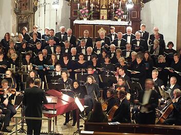 Der philharmonische Chor Herzogenaurach bekam Unterstützung von der Vogtland Philharmonie. Foto: Manfred Welker