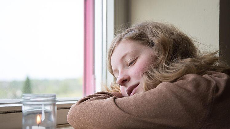 Im neuen Klassenzimmerst&uuml;ck des Landestheaters spielt Annetta Chiantone die Rolle der Louise Jacobson, die als "die franz&ouml;sische Anne Frank" bezeichnet wird. Das St&uuml;ck feierte im Gymnasium Alexandrinum Premiere.Foto: Sylvain Guillot