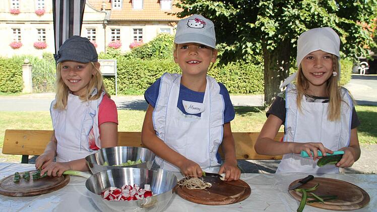 Die Küchencrew bei der Arbeit.  Foto: Gerda Völk