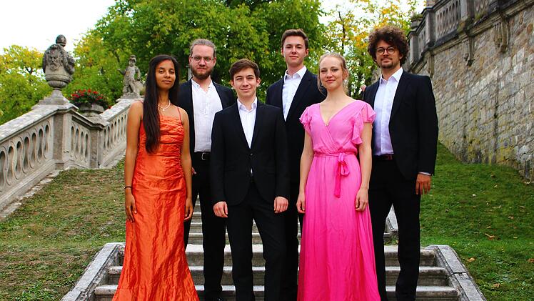 Die Mitglieder von „canto chiaro“ haben alle Gesang an der Hochschule für Musik in Würzburg studiert.