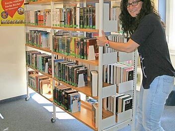 Schon jetzt verfügt die Bücherei von Pettstadt über fahrbare Regale. Die variable Raumaufteilung hat Zukunft.  Foto: Werner Baier