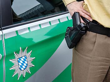 Ein Mann hat in Hof v&ouml;llig die Kontrolle verloren, herumgebr&uuml;llt und vier Polizisten verletzt. Der Grund: verschm&auml;hte Liebe. Ihn erwarten mehrere Anzeigen. Symbolfoto: Christopher Schulz