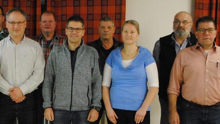 Die Freie Wählergemeinschaft Riedenberg nominierte ihre 14 Gemeinderatskandidaten (von links):   René Gibian, Jürgen Kohlhepp, Guido Schneider, Fritz Moosdorf, Petra Groh, Martin Statt und Robert Schneider. Foto: Evelyn Schneider