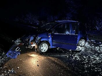 Mehrere Unfälle im Kreis Kronach - Wintereinbruch sorgt für Chaos auf Straßen