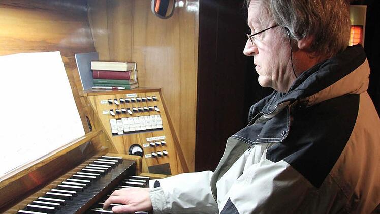 Wendelin Treutlein spielte an der Orgel.