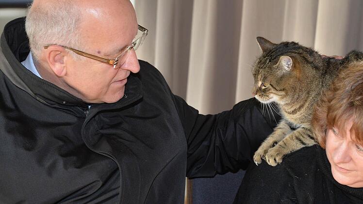 Bürgermeister Klaus Homann würde Herrn Karl gerne eine Festanstellung geben.Foto: Ronald Rinklef