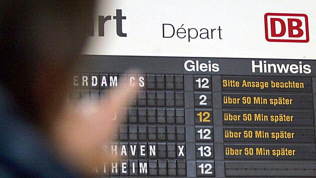Der Einsatz auf den Gleisen wird erfahrungsgem&auml;&szlig; um die zwei Stunden dauern. Symbolbild, Foto: Friso Gentsch/dpa