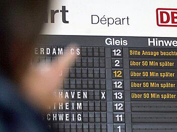 Der Einsatz auf den Gleisen wird erfahrungsgemäß um die zwei Stunden dauern. Symbolbild, Foto: Friso Gentsch/dpa