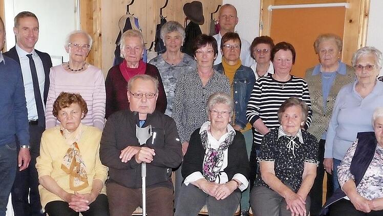Zahlreiche Ehrungen standen bei der Hauptversammlung des Marienvereins Ottowind-Mirsdorf auf der Tagesordnung. Das Bild zeigt die ausgezeichneten Mitglieder.
