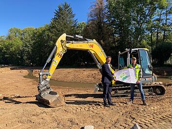 W&uuml;rzburg: Stadt renaturiert K&uuml;rnach - warum ein neues, nat&uuml;rliches Gew&auml;sserbett wichtig ist