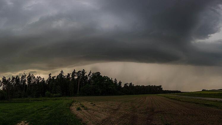 Das Wetter in Franken bleibt vorerst so, wie es ist Schwül und gewittrig. Foto: NEWS5 / Goppelt