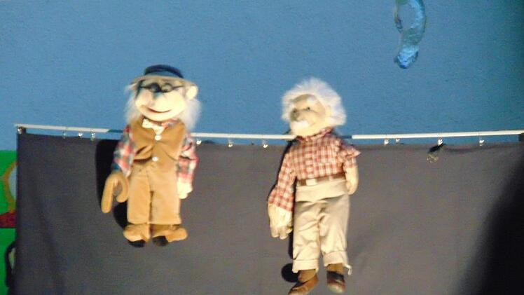 Ähnlich der Muppet-Show geben sie Witze zum Besten.  Foto: Petra Malbrich