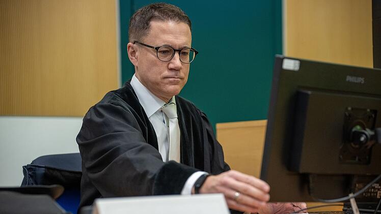 Prozessbeginn - 19-J&auml;hriger wegen Mordes und Totschlags angeklagt