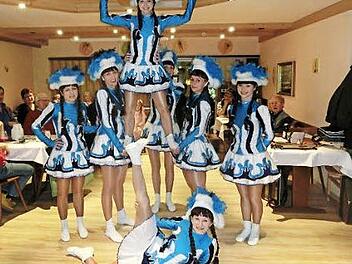 Die Kupferberger Prinzengarde in der Schlussphase ihres Showtanzes in Ludwigschorgast. Foto: Tobias Braunersreuther