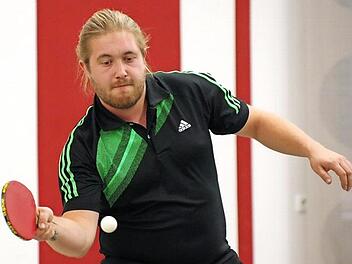 Der SV Rothenkirchen II hat in der Bezirksklasse B wieder die Tabellenführung vor dem TTC Au übernommen. Beim jüngsten 9:5-Sieg gegen den TSV Ebersdorf blieb Oliver Daum (Bild) im Doppel mit Tommy Zinner und in seinen zwei Einzeln unbezwungen.  Foto: Hans Franz