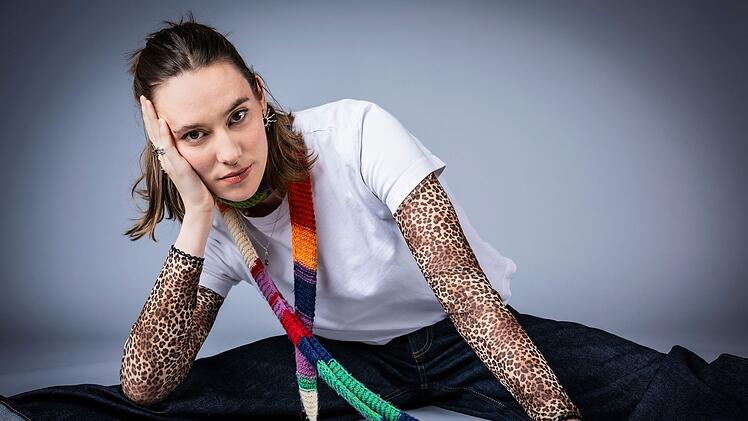 Malou Lovis (26, Berlin) gewann die 13. Staffel von "The Voice of Germany" und verbindet in ihrem Song "When I'm With You" eine sch&ouml;ne Soulpop-Hookline mit einem Hauch Max Mutzke-Feeling.