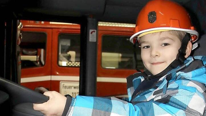 Der siebenjährige Jannik Beiergrößlein will Feuerwehrmann werden. Ein Kindergeburtstag bei der Feuerwehr würde ihm auch gefallen. Foto: Corinna Igler