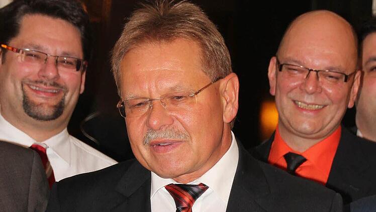 Wolfgang Beiergrößlein nach der Nominierung. Mit im Bild: Ersatzkandidat Stefan Wicklein (links) und Kreisvorsitzender Tino Vetter (rechts).Foto:Corinna Igler