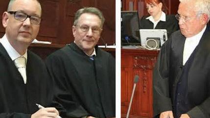Legen Revision gegen das Urteil im Bayreuther Vergewaltigungsprozess ein: Nebenklägeranwalt Frank K. Peter (links/daneben sein Kollege Wolfram Schädler) und Verteidiger Johann Schwenn (rechts).  Fotos: Stephan Tiroch