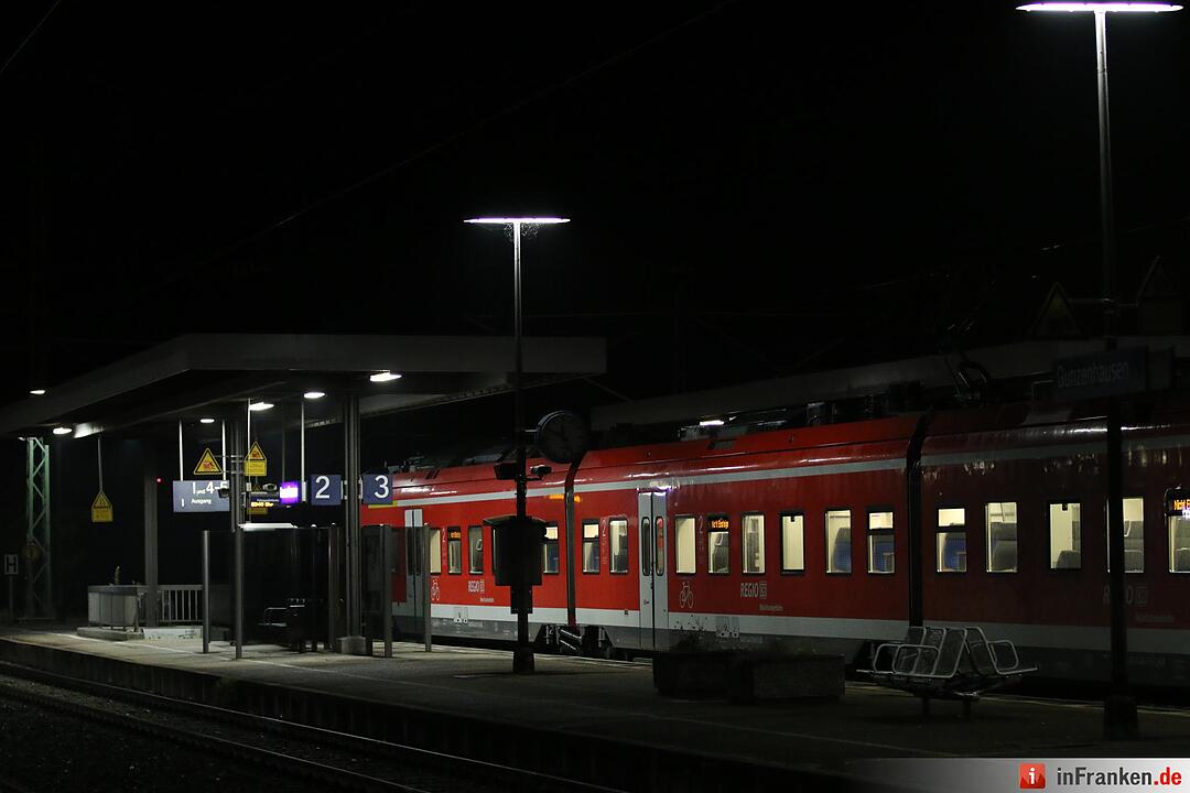 Herrenloser Koffer im Zug gefunden - Bombenraeumkommando gibt Entwarnung