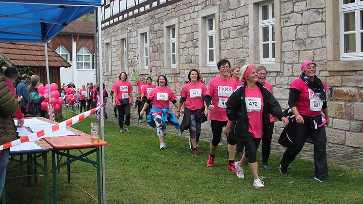 Pinklauf 2016: Zieleinlauf im Siebener Park Foto: Ulrike Müller