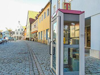 Die Telekom möchte die Gräfenberger Telefonzelle demnächst abbauen. Foto: Petra Malbrich