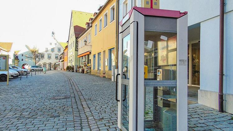 Die Telekom möchte die Gräfenberger Telefonzelle demnächst abbauen. Foto: Petra Malbrich