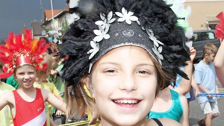 Rückblick: Ein Hauch von Karneval in Rio de Janeiro vermittelten diese Mädchen beim Kinderfest 2016.  Foto: Gerda Völk/Archiv
