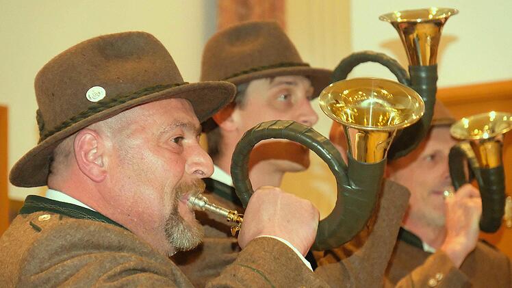 Die Jagdhorn-Bläsergruppe Hammelburg bot die musikalische Begleitung der Hegeschau. Gerd Schaar