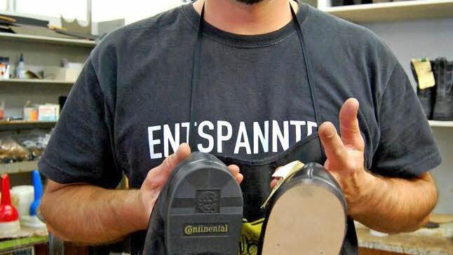 Michael  Täuber  repariert  pro  Jahr rund 10 000 Paar  Schuhe.