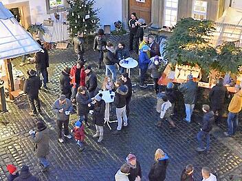 Vorweihnachtliche Stimmung im Hof des Deutschordensschlosses Fotos: Björn Hein