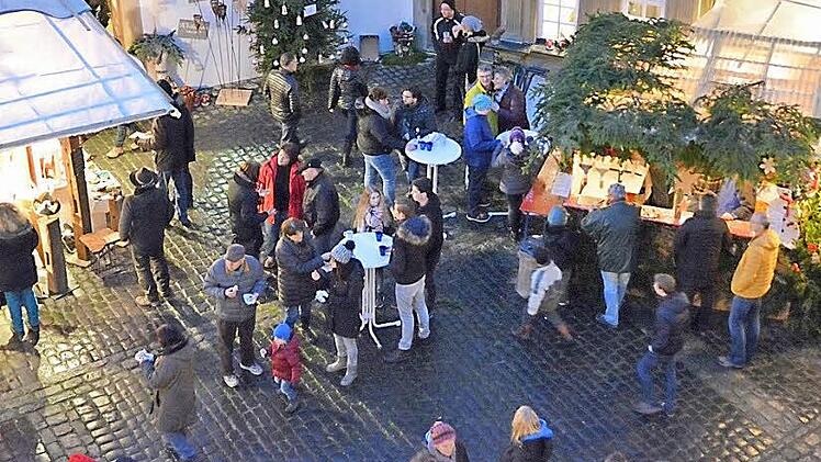 Vorweihnachtliche Stimmung im Hof des Deutschordensschlosses Fotos: Björn Hein