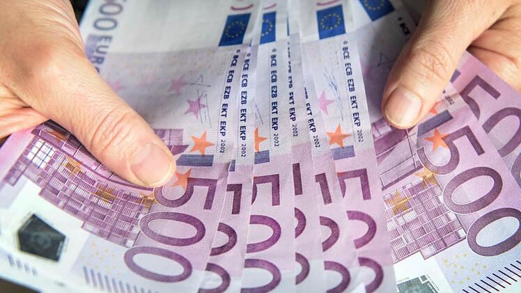 Die Einführung einer Obergrenze bei Barzahlungen wird derzeit von der Bundesregierung diskutiert.  Foto: Symbolbild Patrick Seeger/dpa