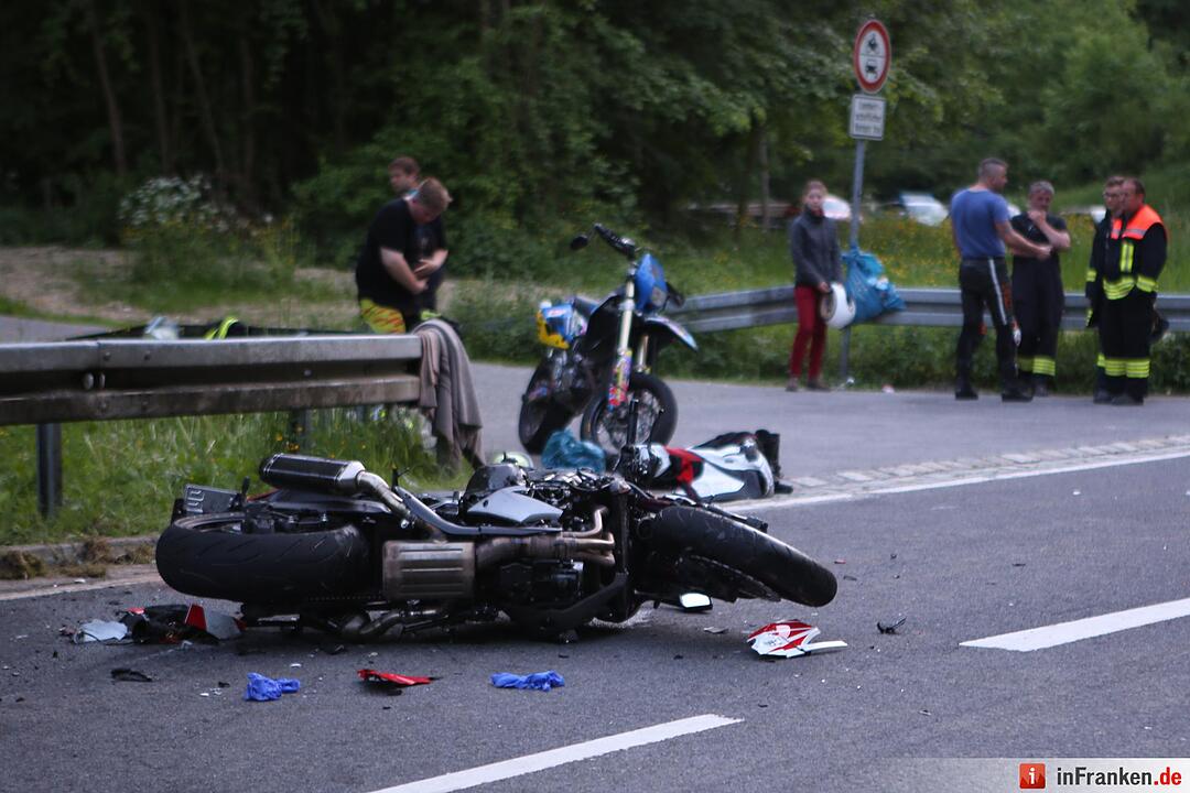 Motorräder prallen am Würgauer Berg frontal zusammen – zwei Schwerverletzte