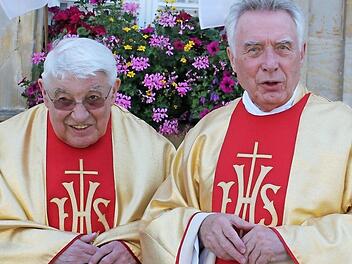 Pater Eduard Sebald und Pater Rigobert Beck feierten.  Foto: Thomas Weichert