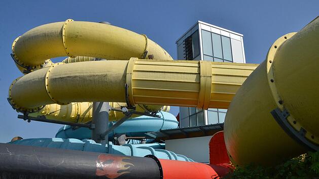 Drei Rutschen geh&ouml;ren zu den Attraktionen des Freizeitbades Atlantis.  Foto: Bernhard Panzer
