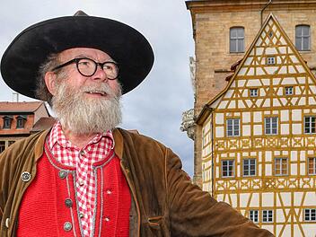 Erik Berkenkamp zeigt den Bamberg-Besuchern die Sehenswürdigkeiten. Foto: Ronald Rinklef