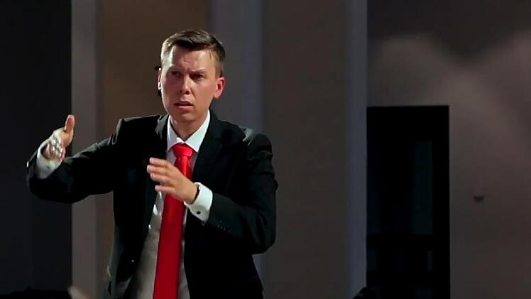 In der Coburger Morizkirche zeichnete das Landestheater Ausschnitte aus Händels "Messias" auf - mit kleiner Besetzung und reichlich Abstand im leeren Gotteshaus. Am dirigentenpult: Chordirektor Mikko Sidoroff.Screenshot Landestheater