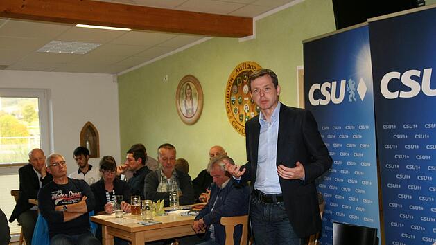 Drei Stunden nahm sich Thomas Silberhorn Zeit f&uuml;r die Eggolsheimer. Foto: Werner Baier