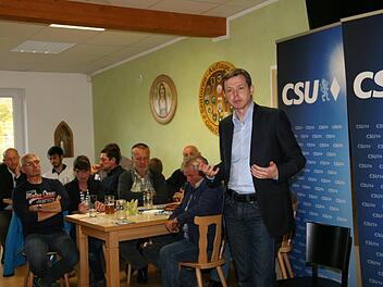 Drei Stunden nahm sich Thomas Silberhorn Zeit für die Eggolsheimer. Foto: Werner Baier