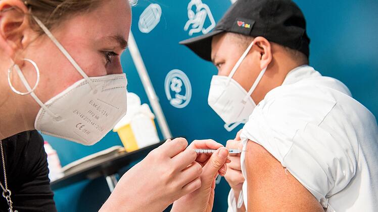 Johnson-&-Johnson Geimpfte hatten mitunter beim zweiten Impftermin ein b&ouml;ses Erwachen: Ihr Impfschutz z&auml;hlt nicht als Booster, sondern lediglich als Grundimmunisierung.