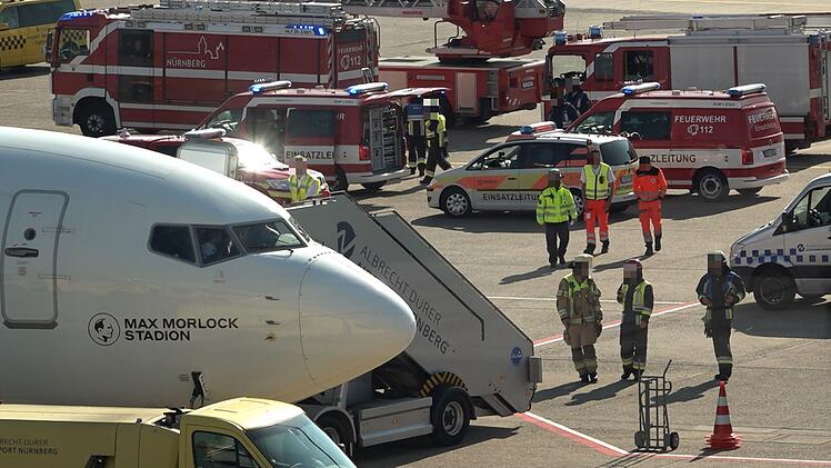 Flughafen Nürnberg: Urlaubsflieger nach Kreta muss überraschend umkehren - Schaden bemerkt