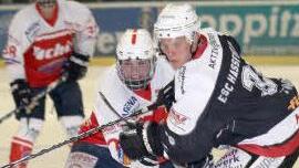 Zwei Spiele lang hat der Haßfurter Topscorer David Franek (rechts) keinen Punkt mehr erzielt. Das soll sich am Sonntag im ersten Spiel der Abstiegsrundengruppe D ändern. Bei der 1b-Mannschaft des EC Bad Tölz will der 30-Jährige nicht nur gewinnen, sondern auch wieder treffen.