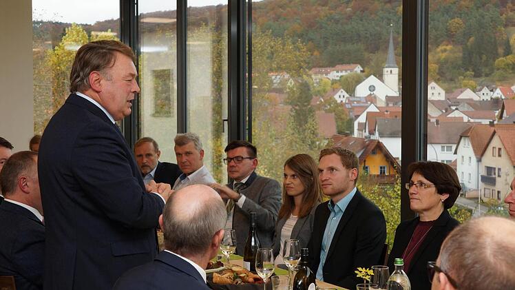 Landwirtschaftsminister Helmut Brunner besichtigt das Weingut NederFoto: Arkadius Guzy