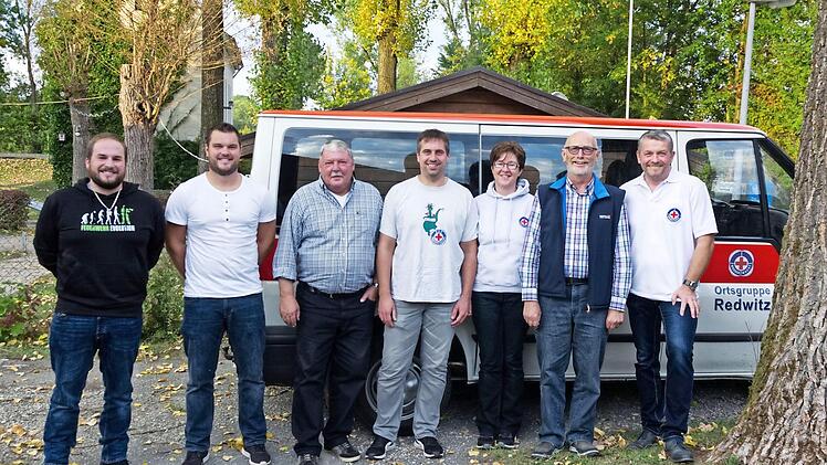 Beim Saisonabschluss (von links): die Bademeister Oliver Fischer und Michael Hanke, B&uuml;rgermeister Christian Mrosek, Technischer Leiter Franz Kolb, Andrea Hanke, J&uuml;rgen Feiner und Vorsitzender Dirk Ro&szlig;mann Foto: privat