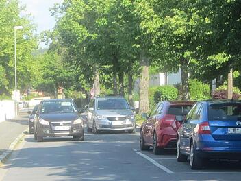 Die versetzt angeordneten Parkplätze im Ängerlein kommen nächstes Jahr weg. Foto: Stephan Tiroch