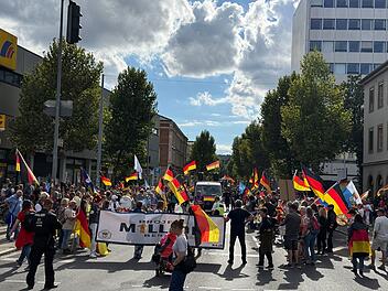 Gro&szlig;demonstrationen in Bamberg: Rechter Aufzug trifft auf Gegenprotest