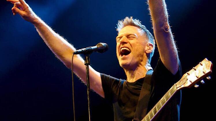 Gestern verkündeten Stadt und Staatsbad, dass Bryan Adams im Juni zu einem Open Air nach Bad Kissingen kommt. Foto: EPA/MAURIZIO GAMBARINI