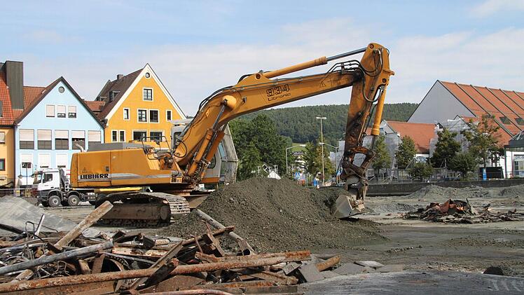 Seit Montag ist der Platz Baustelle.